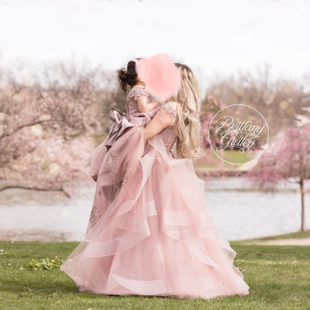 Design Mommy and Daughter Matching Dresses Sets of 2 dresses